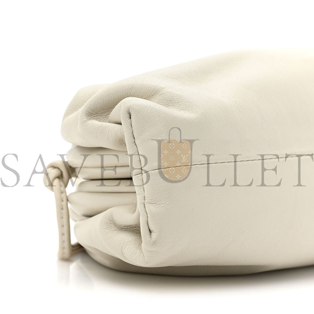 BOTTEGA VENETA BUTTER CALFSKIN THE MINI POUCH CHALK (21*11*5cm) BOTTEGA VENETA BUTTER CALFSKIN THE MINI POUCH CHALK (21*11*5cm)
