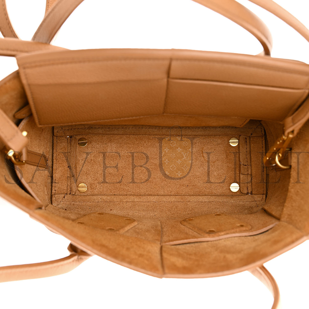BOTTEGA VENETA GRAINED CALFSKIN MAXI INTRECCIATO MINI ARCO CARAMEL (18*16*9cm) BOTTEGA VENETA GRAINED CALFSKIN MAXI INTRECCIATO MINI ARCO CARAMEL (18*16*9cm)