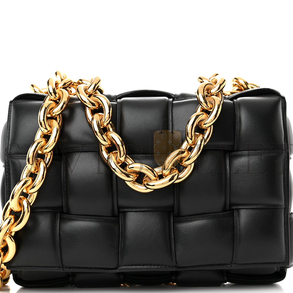 BOTTEGA VENETA LAMBSKIN MAXI INTRECCIO PADDED CHAIN CASSETTE CROSSBODY BAG BLACK (27*18*8cm) BOTTEGA VENETA LAMBSKIN MAXI INTRECCIO PADDED CHAIN CASSETTE CROSSBODY BAG BLACK (27*18*8cm)