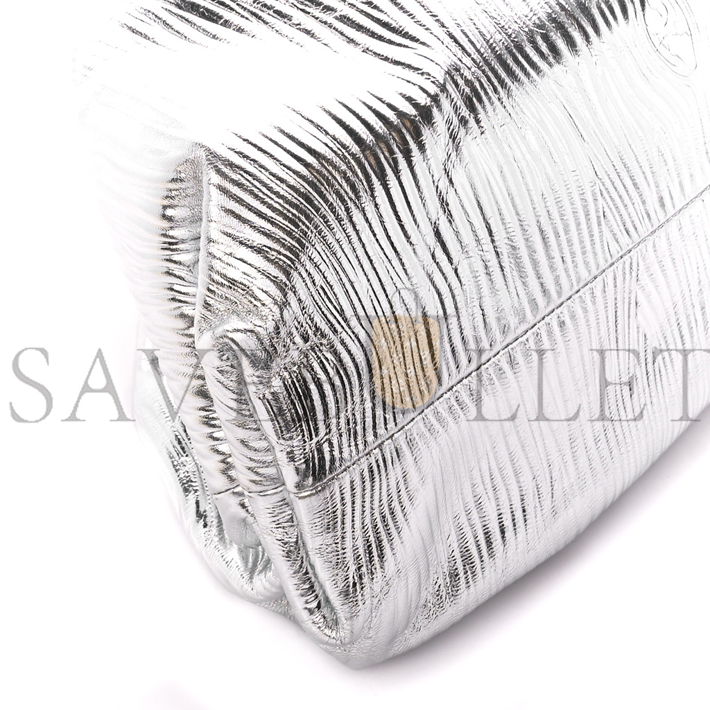 BOTTEGA VENETA METALLIC BARK CALFSKIN EMBOSSED THE POUCH OVERSIZED CLUTCH SILVER (37*19*12cm) BOTTEGA VENETA METALLIC BARK CALFSKIN EMBOSSED THE POUCH OVERSIZED CLUTCH SILVER (37*19*12cm)