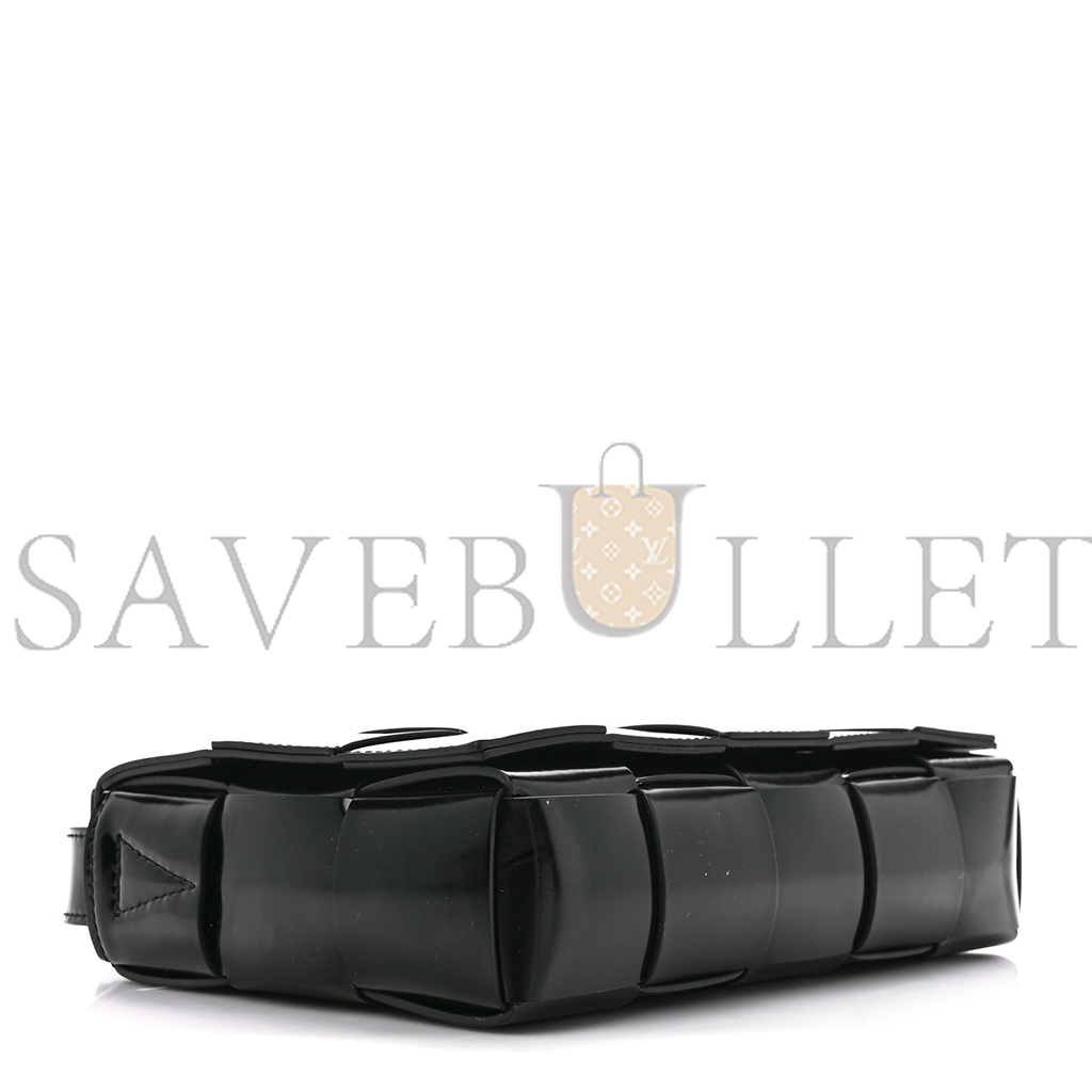 BOTTEGA VENETA PATENT MAXI INTRECCIATO CASSETTE CROSSBODY BAG BLACK (22*15*4cm) BOTTEGA VENETA PATENT MAXI INTRECCIATO CASSETTE CROSSBODY BAG BLACK (22*15*4cm)