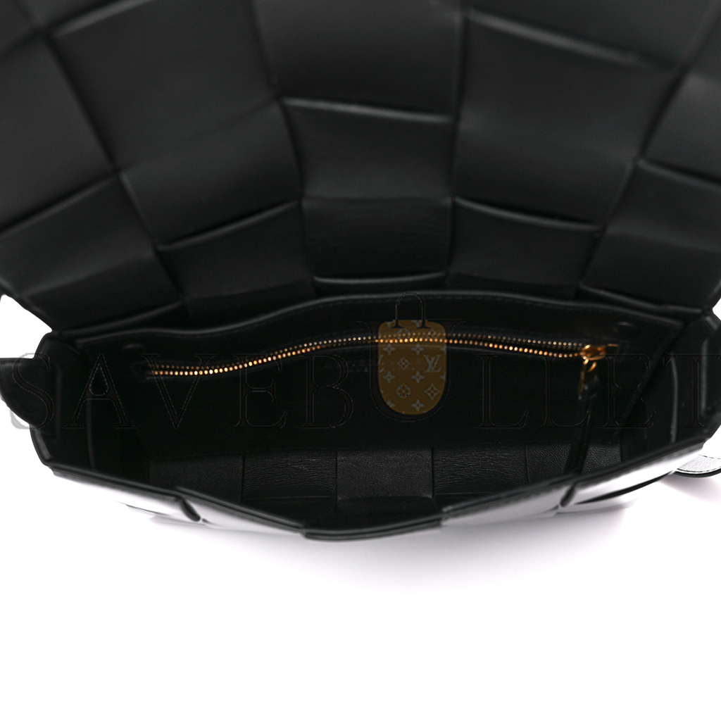 BOTTEGA VENETA PATENT MAXI INTRECCIATO CASSETTE CROSSBODY BAG BLACK (22*15*4cm) BOTTEGA VENETA PATENT MAXI INTRECCIATO CASSETTE CROSSBODY BAG BLACK (22*15*4cm)