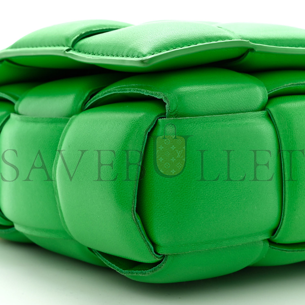 BOTTEGA VENETA LAMBSKIN MAXI INTRECCIO PADDED CHAIN CASSETTE CROSSBODY BAG GRASS (25*16*6cm) BOTTEGA VENETA LAMBSKIN MAXI INTRECCIO PADDED CHAIN CASSETTE CROSSBODY BAG GRASS (25*16*6cm)
