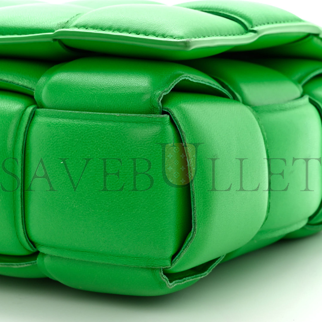 BOTTEGA VENETA LAMBSKIN MAXI INTRECCIO PADDED CHAIN CASSETTE CROSSBODY BAG GRASS (25*16*6cm) BOTTEGA VENETA LAMBSKIN MAXI INTRECCIO PADDED CHAIN CASSETTE CROSSBODY BAG GRASS (25*16*6cm)