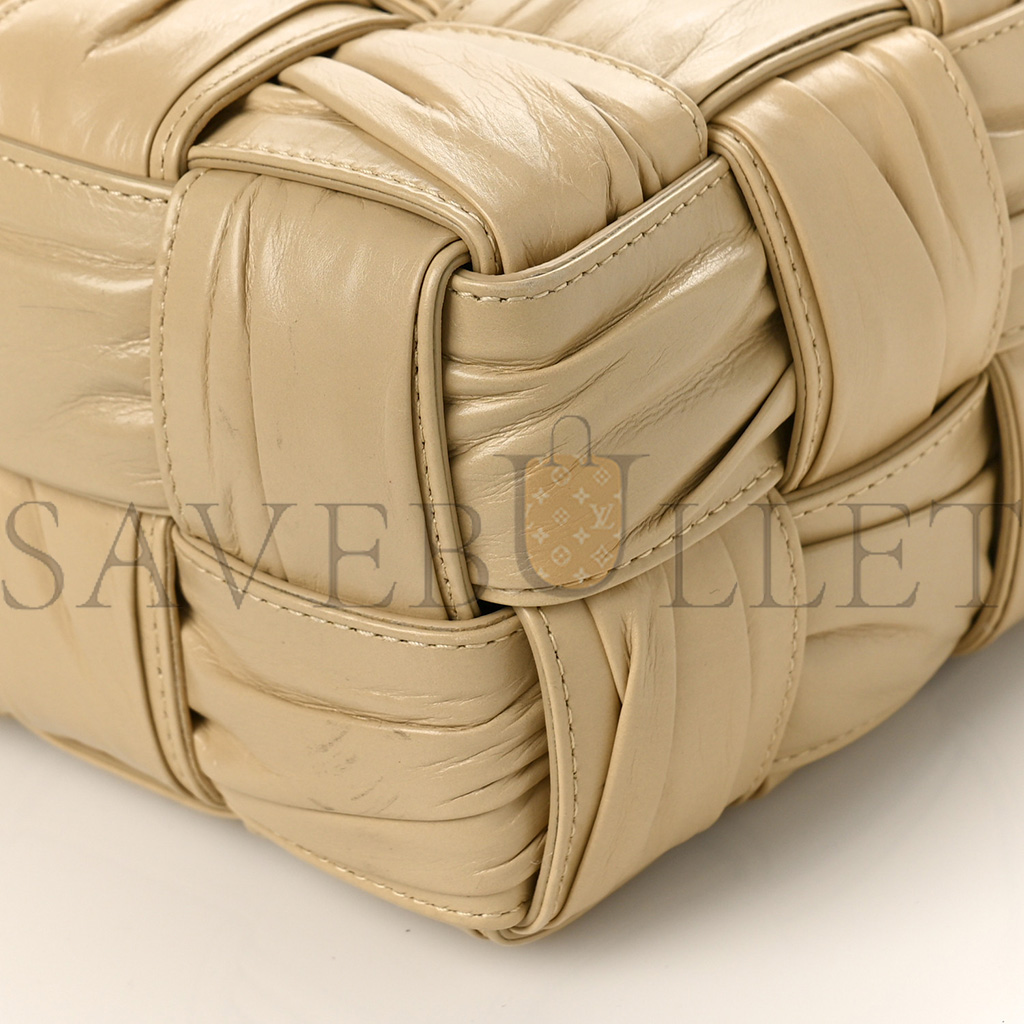 BOTTEGA VENETA CALFSKIN INTRECCIO PLISSE CAMERA BAG PORRIDGE (24*16*8cm) BOTTEGA VENETA CALFSKIN INTRECCIO PLISSE CAMERA BAG PORRIDGE (24*16*8cm)