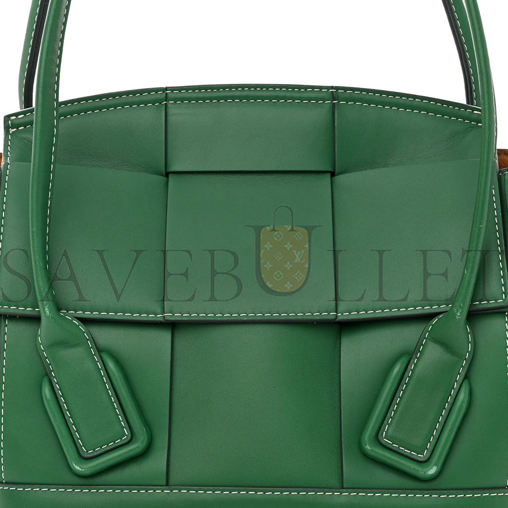 BOTTEGA VENETA FRENCH CALFSKIN MAXI INTRECCIATO ARCO 33 RACING GREEN (22*22*9cm) BOTTEGA VENETA FRENCH CALFSKIN MAXI INTRECCIATO ARCO 33 RACING GREEN (22*22*9cm)