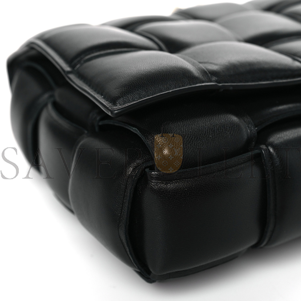 BOTTEGA VENETA LAMBSKIN MAXI INTRECCIO PADDED CHAIN CASSETTE CROSSBODY BAG BLACK (25*17*8cm) BOTTEGA VENETA LAMBSKIN MAXI INTRECCIO PADDED CHAIN CASSETTE CROSSBODY BAG BLACK (25*17*8cm)
