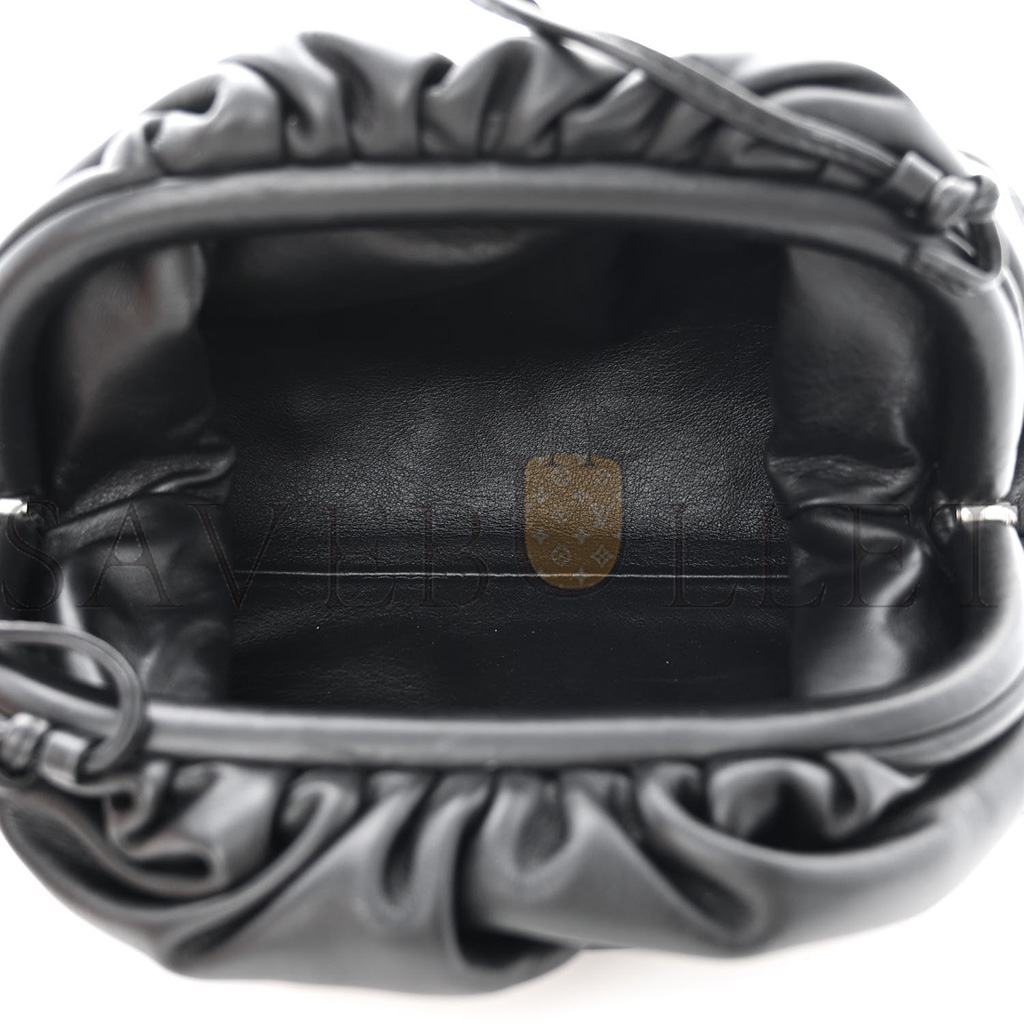 BOTTEGA VENETA BUTTER CALFSKIN THE MINI POUCH BLACK (22*12*5cm) BOTTEGA VENETA BUTTER CALFSKIN THE MINI POUCH BLACK (22*12*5cm)