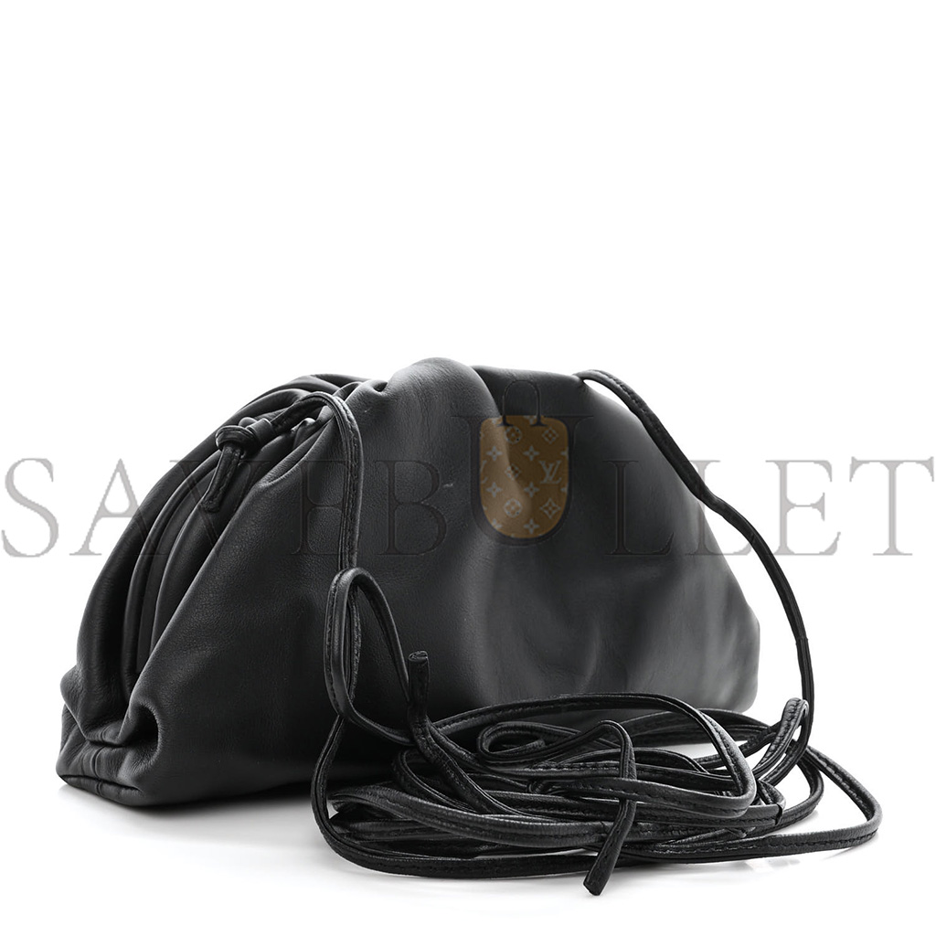 BOTTEGA VENETA BUTTER CALFSKIN THE MINI POUCH BLACK (22*12*5cm) BOTTEGA VENETA BUTTER CALFSKIN THE MINI POUCH BLACK (22*12*5cm)