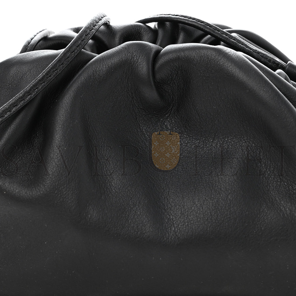 BOTTEGA VENETA BUTTER CALFSKIN THE MINI POUCH BLACK (22*12*5cm) BOTTEGA VENETA BUTTER CALFSKIN THE MINI POUCH BLACK (22*12*5cm)