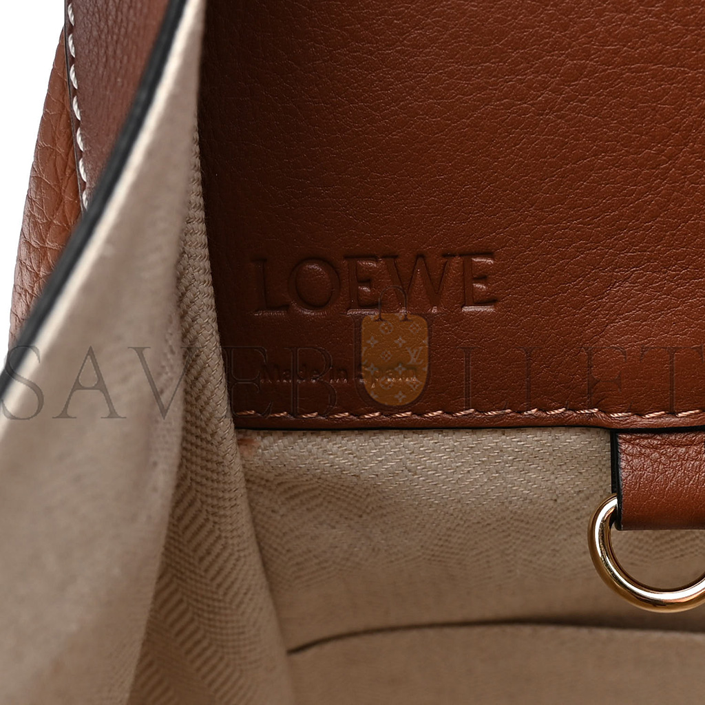 LOEWE GRAINED CALFSKIN SMALL HAMMOCK SHOULDER BAG TAN (30*25*13.5cm) LOEWE GRAINED CALFSKIN SMALL HAMMOCK SHOULDER BAG TAN (30*25*13.5cm)