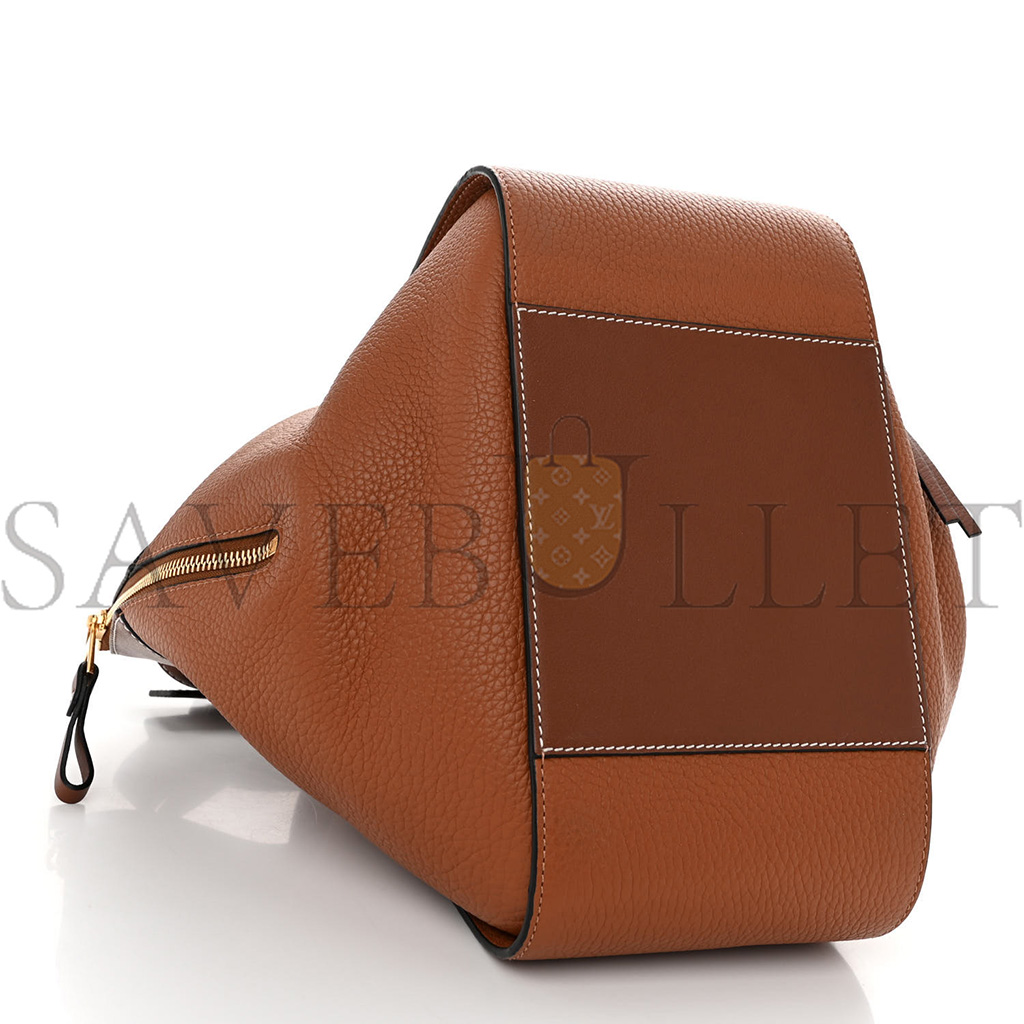 LOEWE GRAINED CALFSKIN SMALL HAMMOCK SHOULDER BAG TAN (30*25*13.5cm) LOEWE GRAINED CALFSKIN SMALL HAMMOCK SHOULDER BAG TAN (30*25*13.5cm)