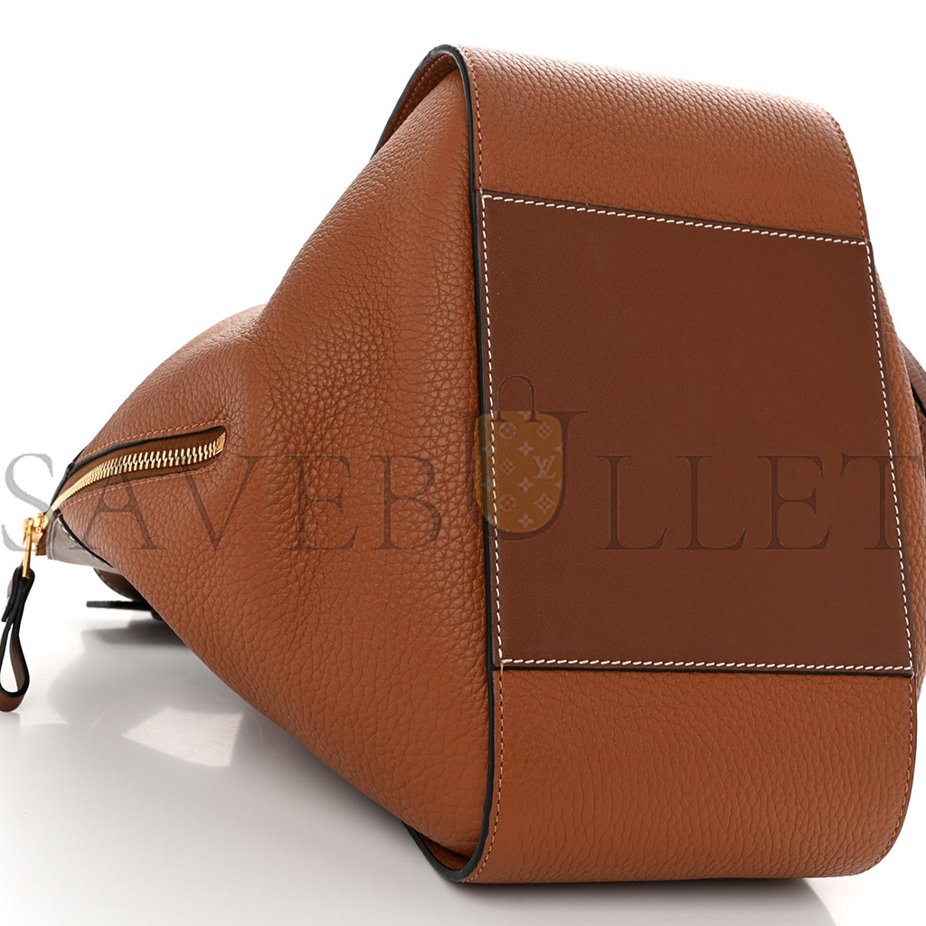 LOEWE GRAINED CALFSKIN SMALL HAMMOCK SHOULDER BAG TAN (30*25*13.5cm) LOEWE GRAINED CALFSKIN SMALL HAMMOCK SHOULDER BAG TAN (30*25*13.5cm)