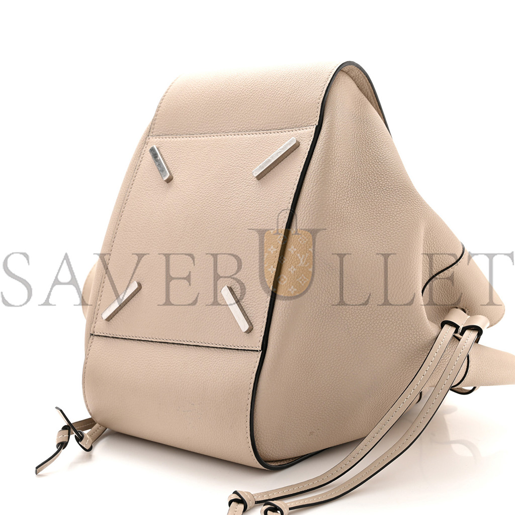 LOEWE GRAINED CALFSKIN SMALL HAMMOCK SHOULDER BAG SAND (30*25*13.5cm) LOEWE GRAINED CALFSKIN SMALL HAMMOCK SHOULDER BAG SAND (30*25*13.5cm)