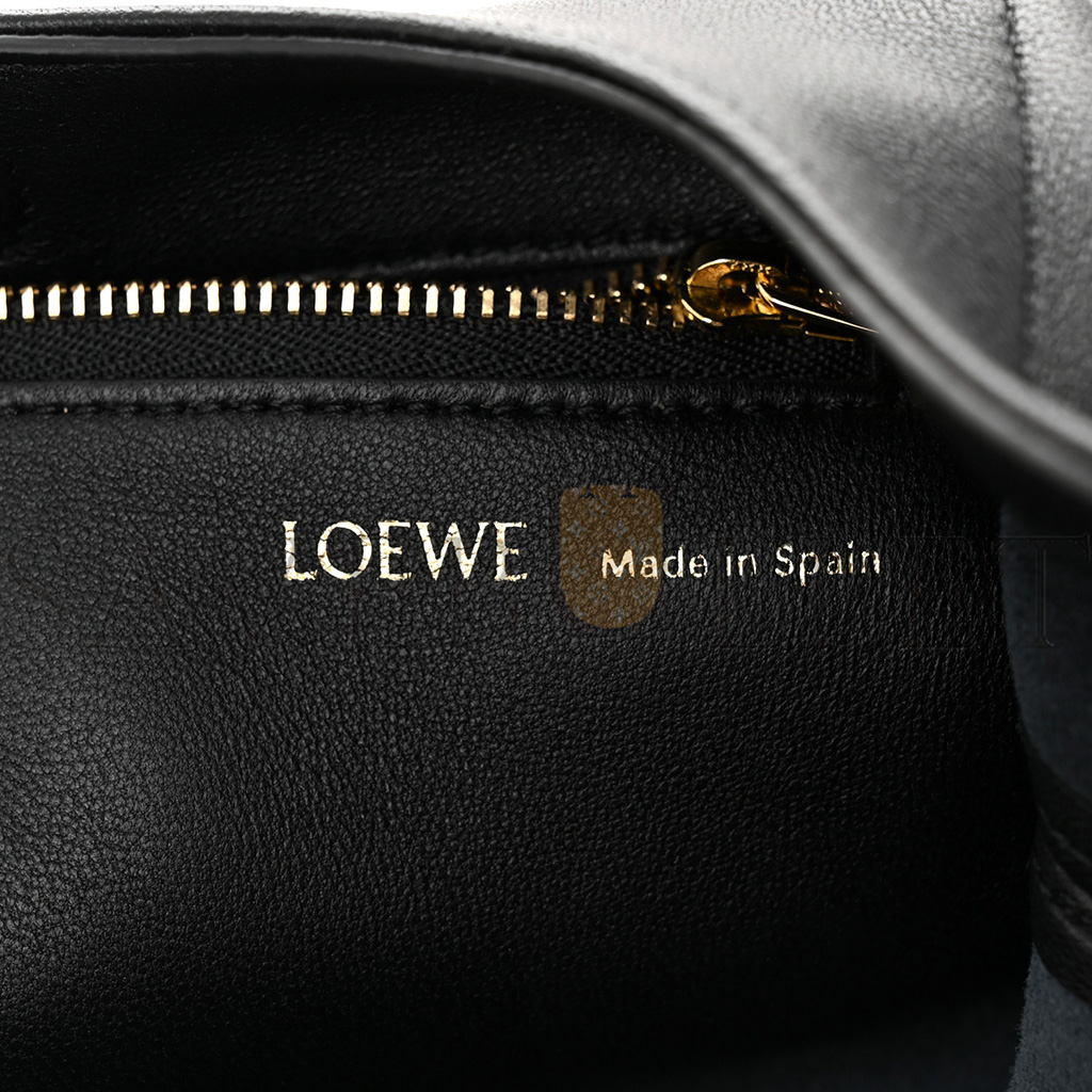 LOEWE NAPPA MEDIUM SQUEEZE BAG BLACK (29*20*11cm) LOEWE NAPPA MEDIUM SQUEEZE BAG BLACK (29*20*11cm)