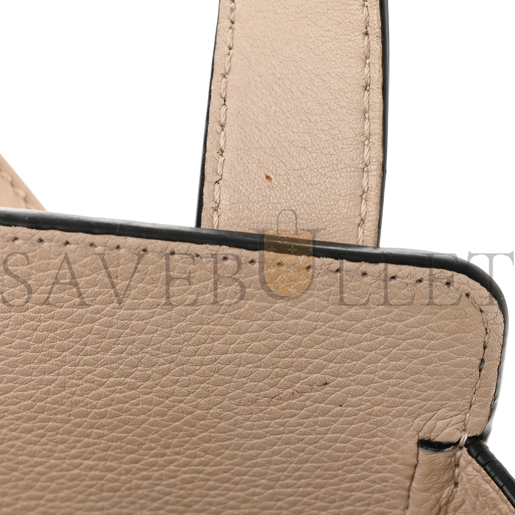 LOEWE GRAINED CALFSKIN SMALL HAMMOCK SHOULDER BAG SAND (30*25*13.5cm) LOEWE GRAINED CALFSKIN SMALL HAMMOCK SHOULDER BAG SAND (30*25*13.5cm)