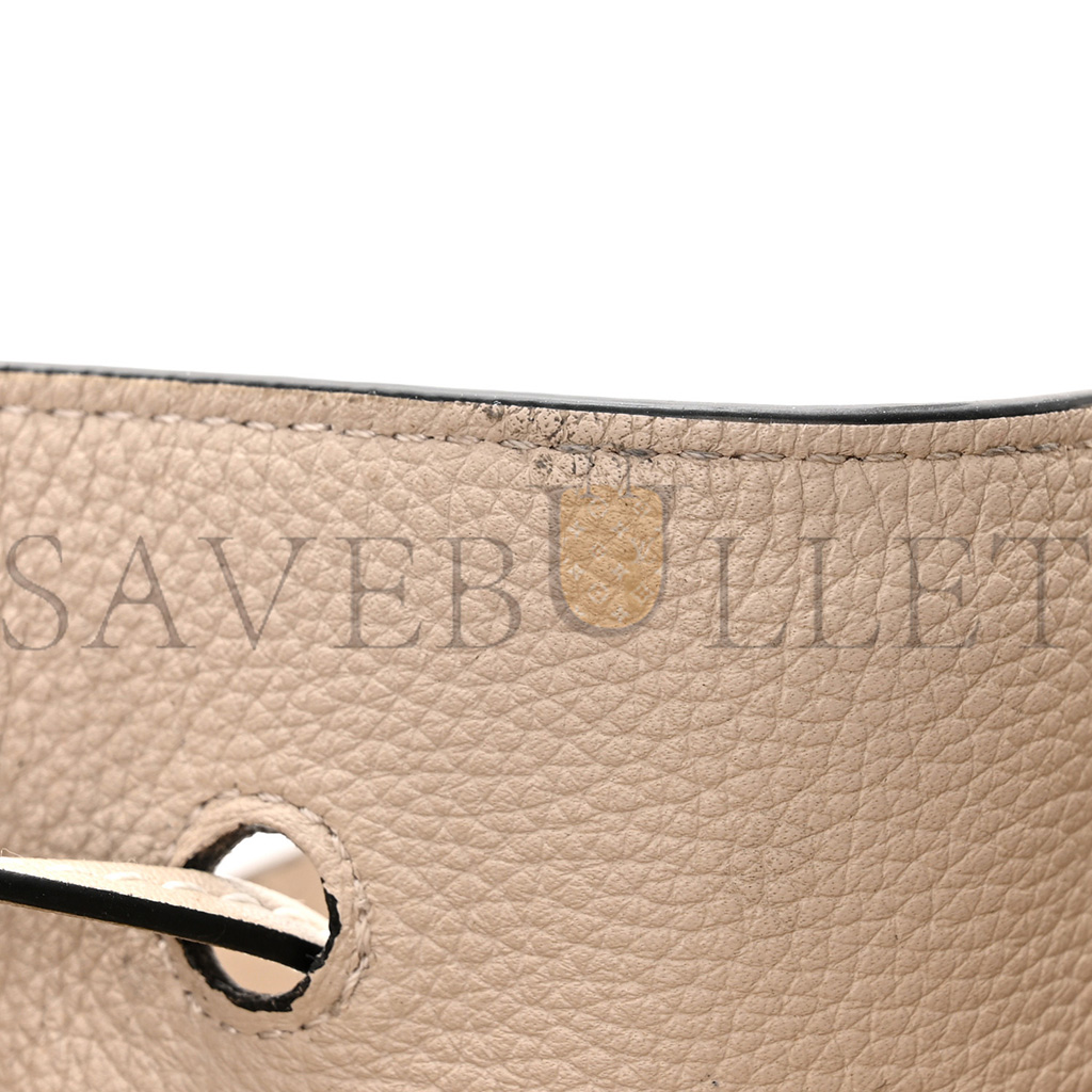 LOEWE GRAINED CALFSKIN SMALL HAMMOCK SHOULDER BAG SAND (30*25*13.5cm) LOEWE GRAINED CALFSKIN SMALL HAMMOCK SHOULDER BAG SAND (30*25*13.5cm)