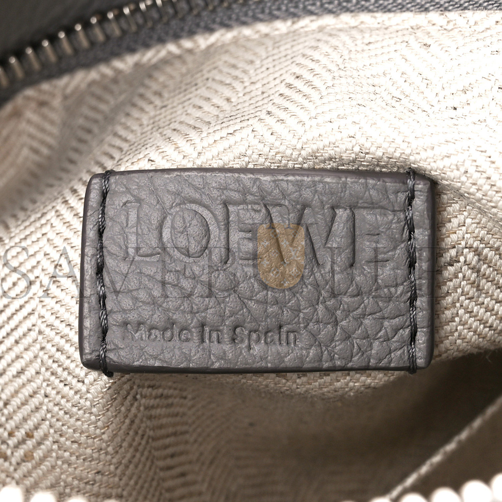 LOEWE SOFT GRAINED CALFSKIN SMALL PUZZLE EDGE BAG PEARL GREY (24*16.5*10.5cm) LOEWE SOFT GRAINED CALFSKIN SMALL PUZZLE EDGE BAG PEARL GREY (24*16.5*10.5cm)