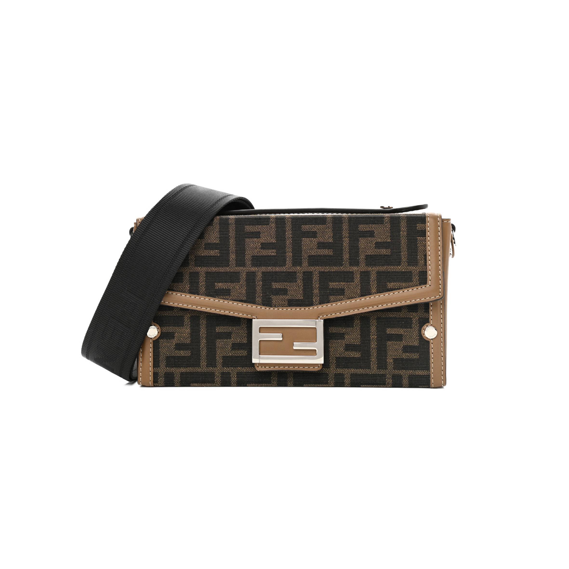 FENDI RECYCLED FABRIC JACQUARD VITELLO KING FF 1974 BAGUETTE SOFT TRUNK TOBACCO MORO SAND (28*15*6cm) FENDI RECYCLED FABRIC JACQUARD VITELLO KING FF 1974 BAGUETTE SOFT TRUNK TOBACCO MORO SAND (28*15*6cm)