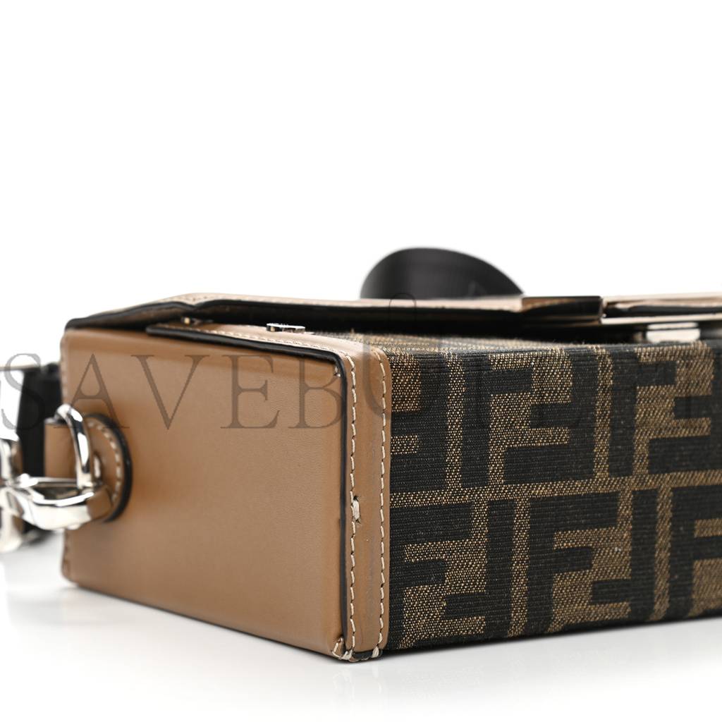FENDI RECYCLED FABRIC JACQUARD VITELLO KING FF 1974 BAGUETTE SOFT TRUNK TOBACCO MORO SAND (28*15*6cm) FENDI RECYCLED FABRIC JACQUARD VITELLO KING FF 1974 BAGUETTE SOFT TRUNK TOBACCO MORO SAND (28*15*6cm)